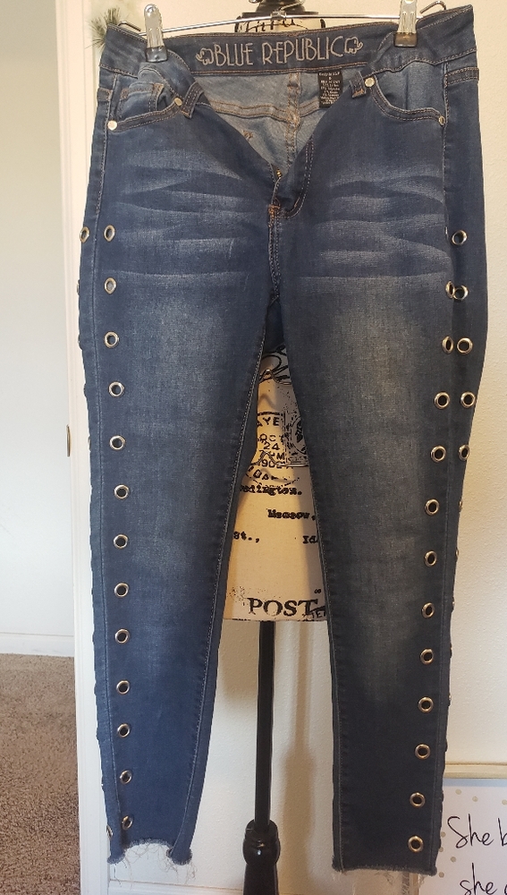 Slightly uses, Blue Republic Jean, size 9